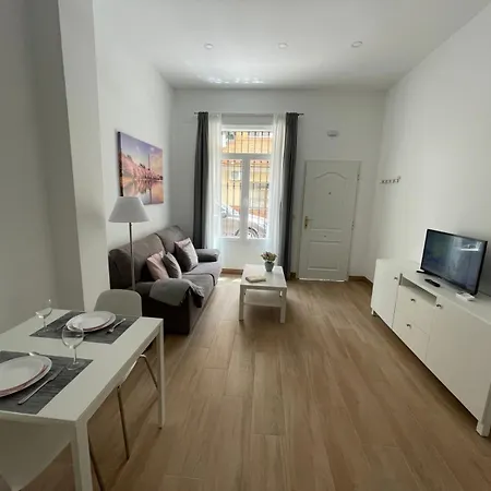 Plaza Espana * فوينخيرولا